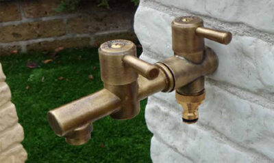 DVOJNA VRTNA PIPA S PRIKLJUČKOM ZA CEV, MEDENINASTA